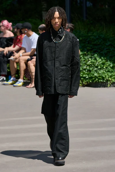 Look 32